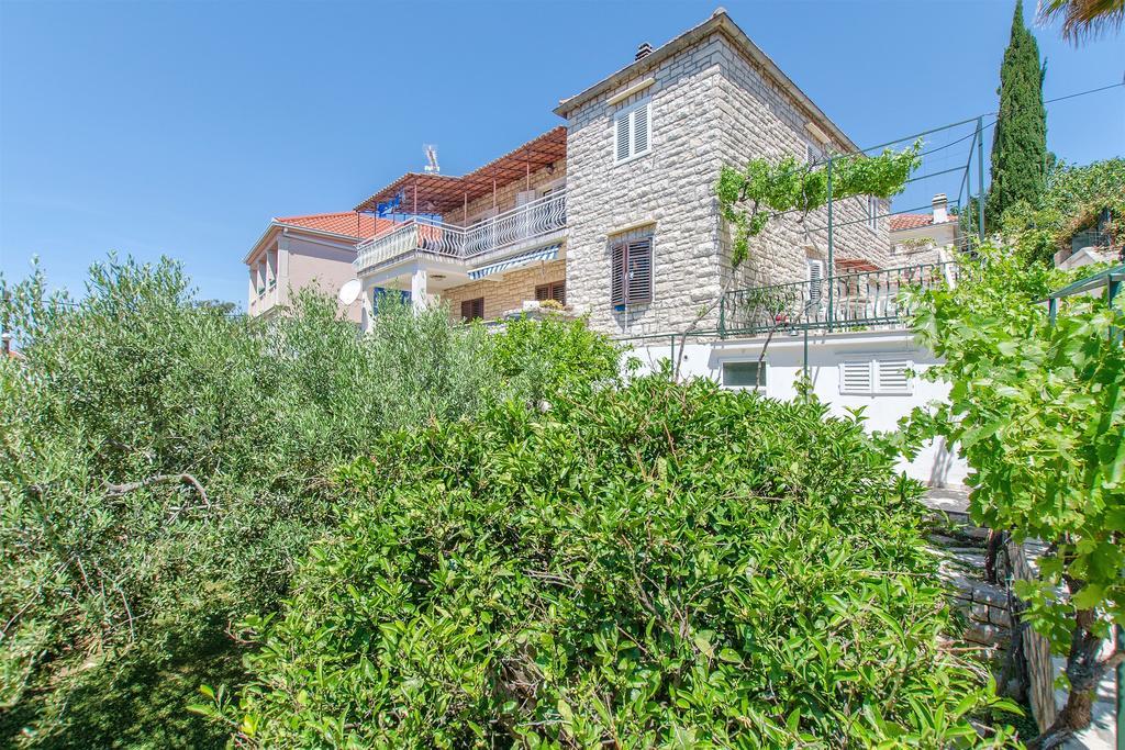 Apartments Vojka Милна Экстерьер фото